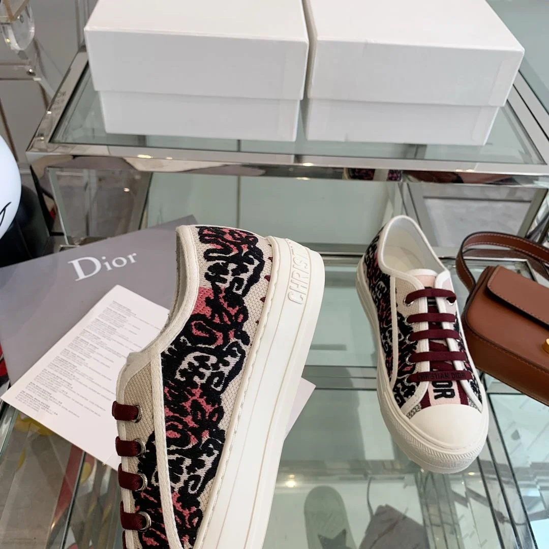 Sleek Christian Dior Flat Shoes 21308