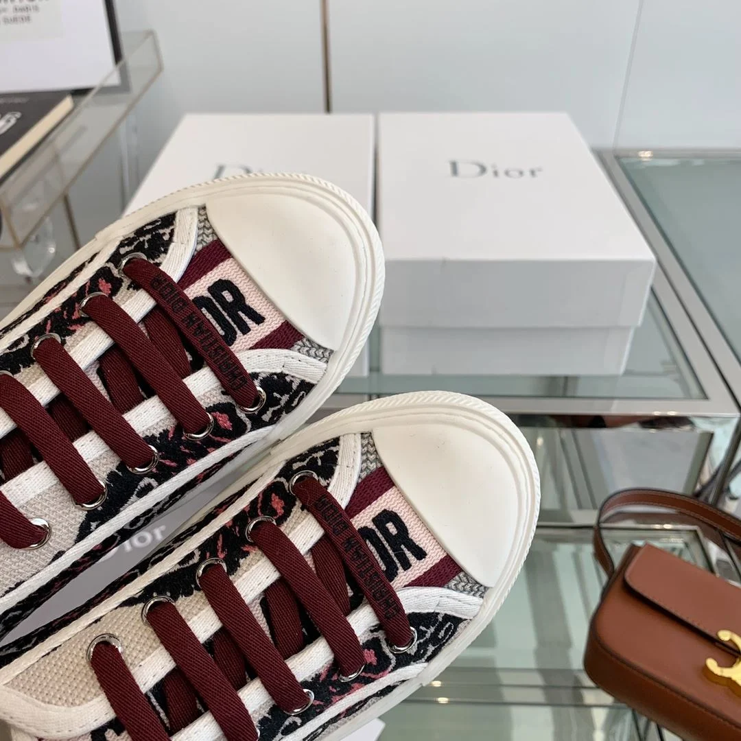Sleek Christian Dior Flat Shoes 21308