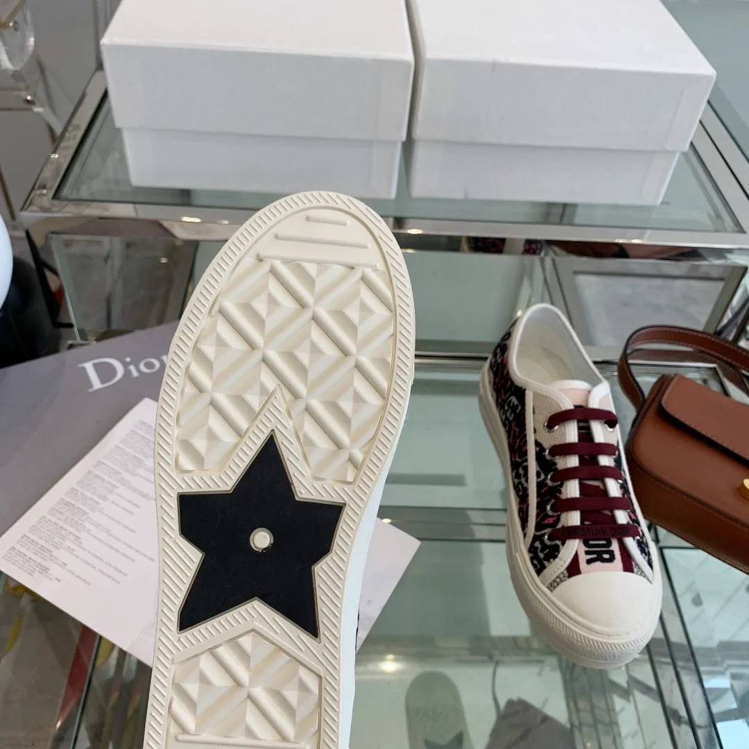 Sleek Christian Dior Flat Shoes 21308