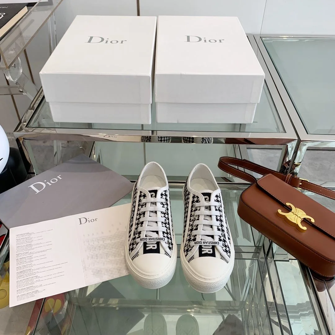 Bright Christian Dior Flat Shoes 21301
