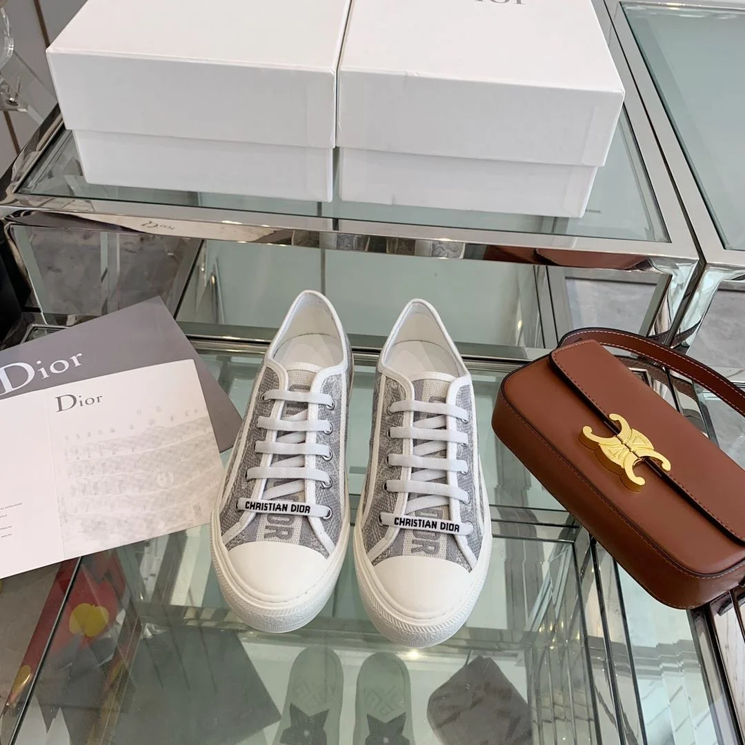 Bold Christian Dior Flat Shoes 21292