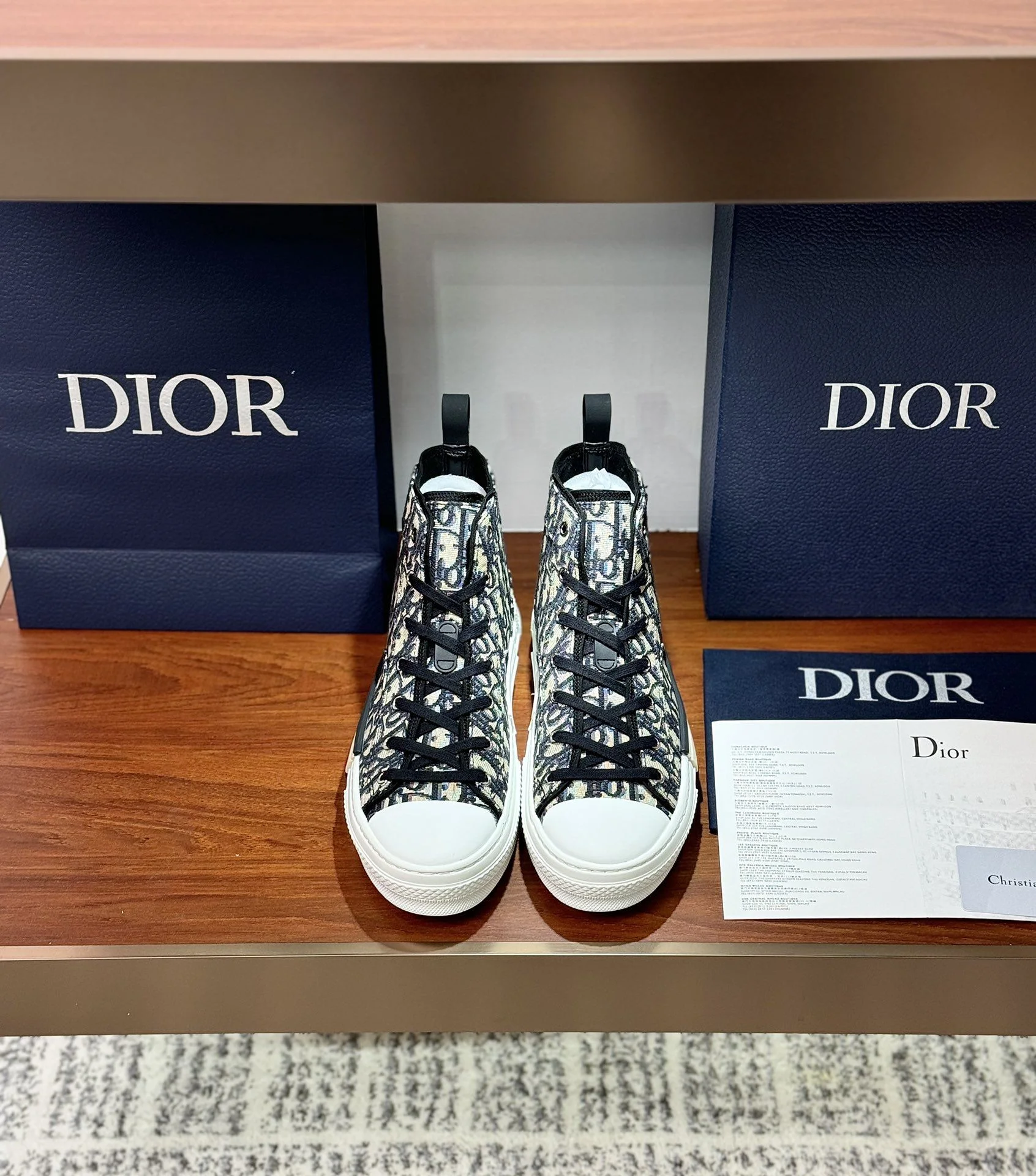 Fashionable Christian Dior Flat Shoes 21228