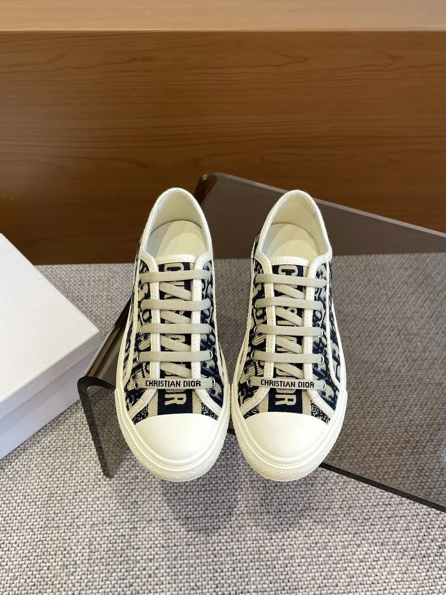 RelaxedFit Christian Dior Flat Shoes 21215