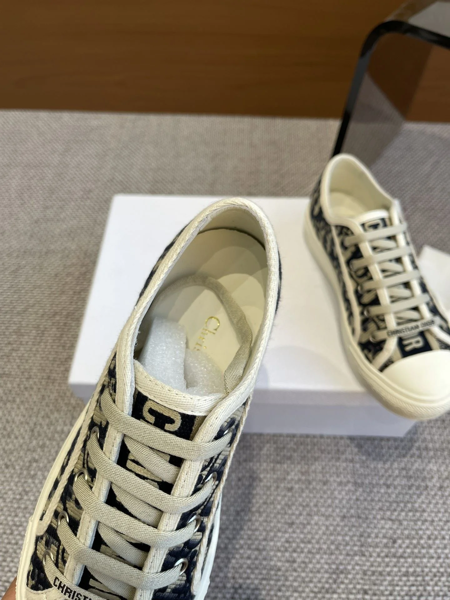 RelaxedFit Christian Dior Flat Shoes 21215