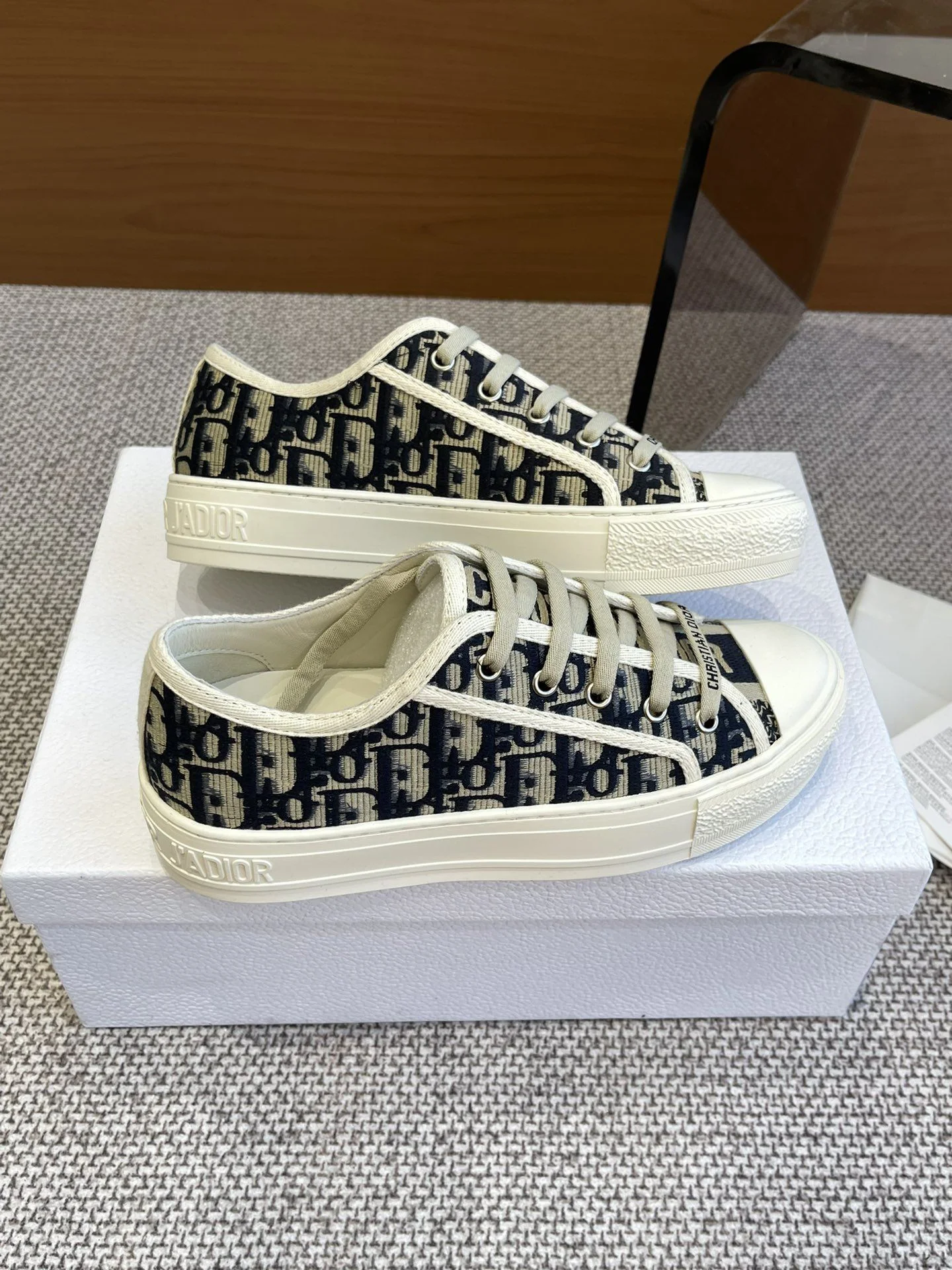 RelaxedFit Christian Dior Flat Shoes 21215