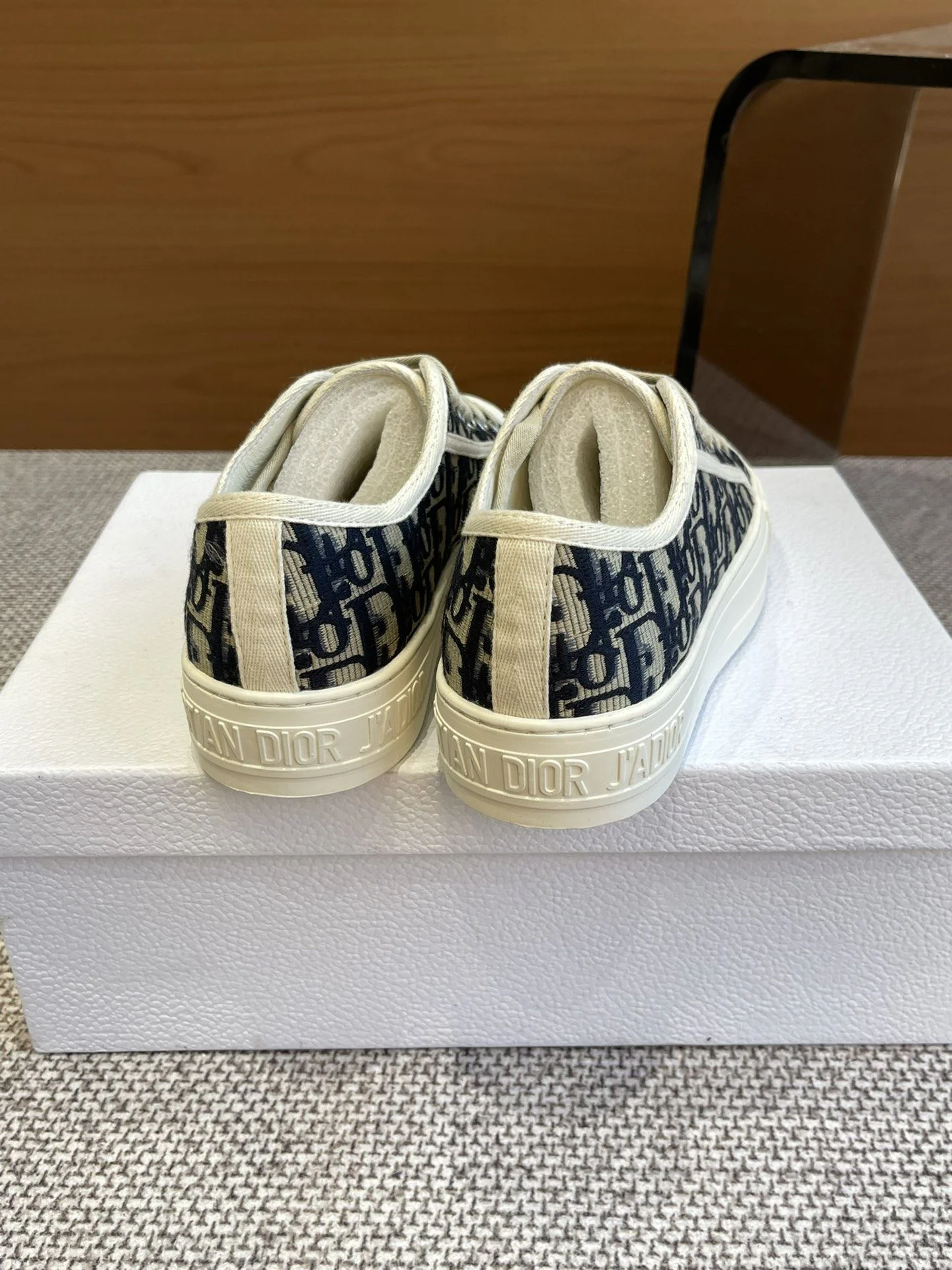 RelaxedFit Christian Dior Flat Shoes 21215