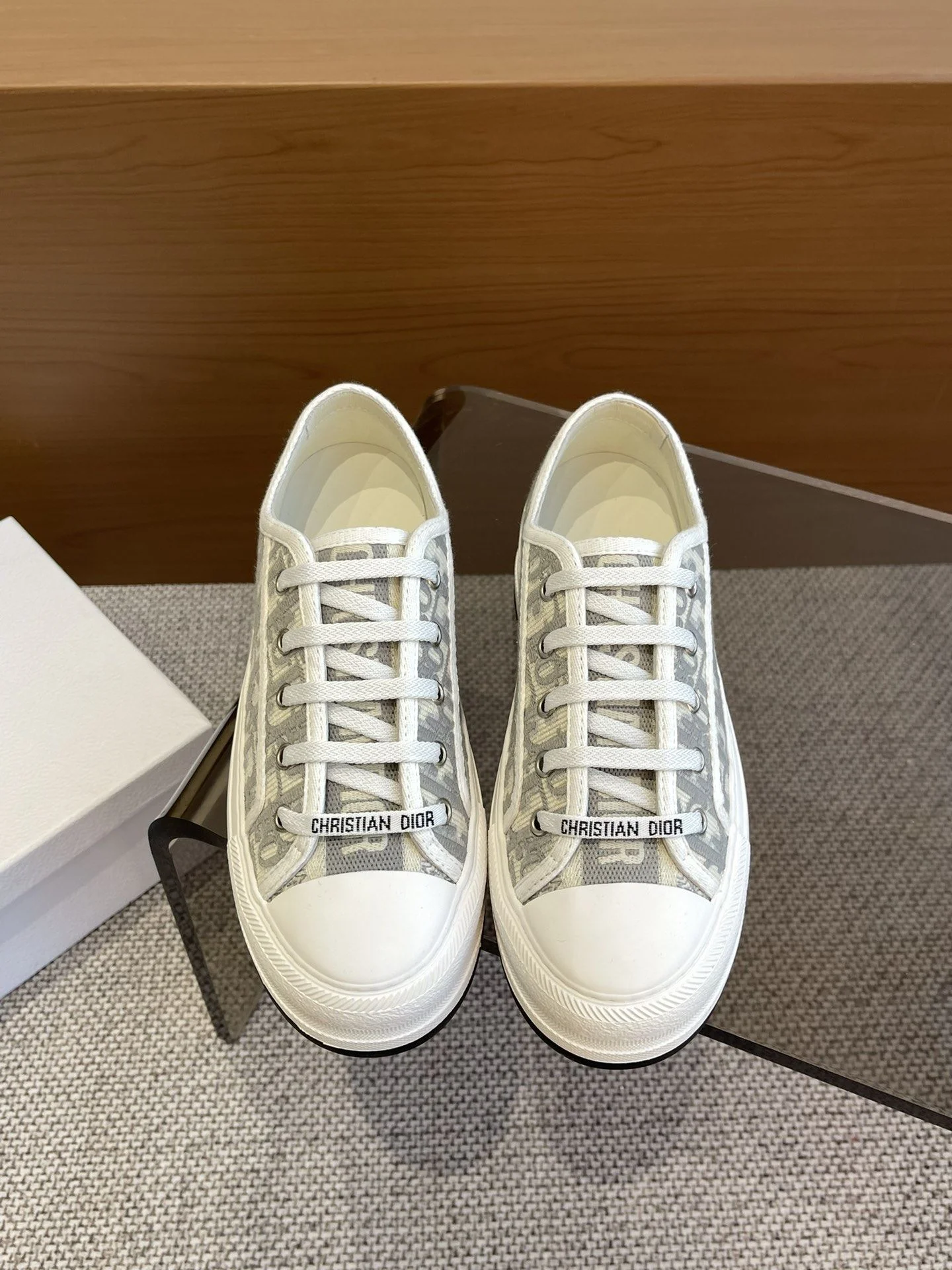 Trendy Christian Dior Flat Shoes 21211
