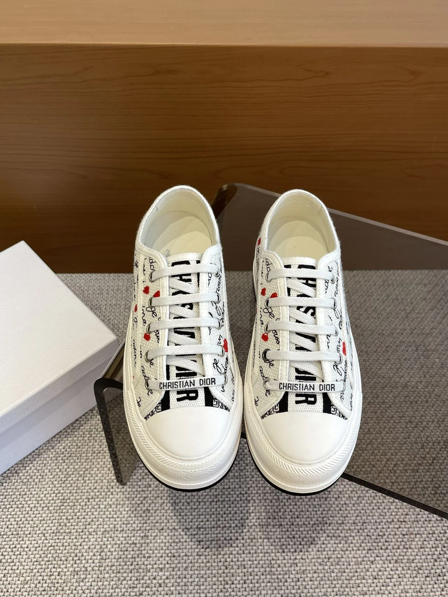 Comfortable Christian Dior Flat Shoes 21203