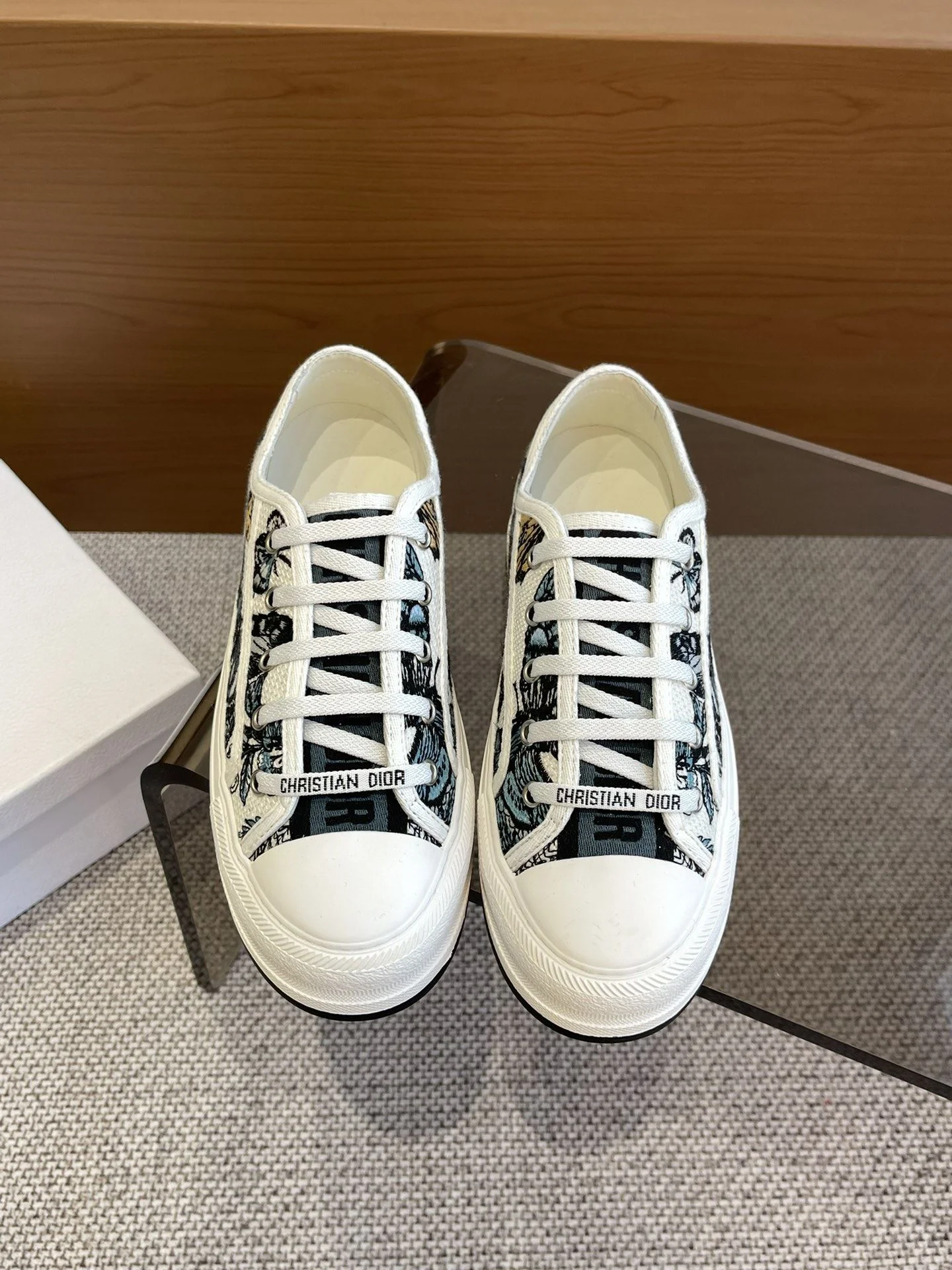 Bright Christian Dior Flat Shoes 21200