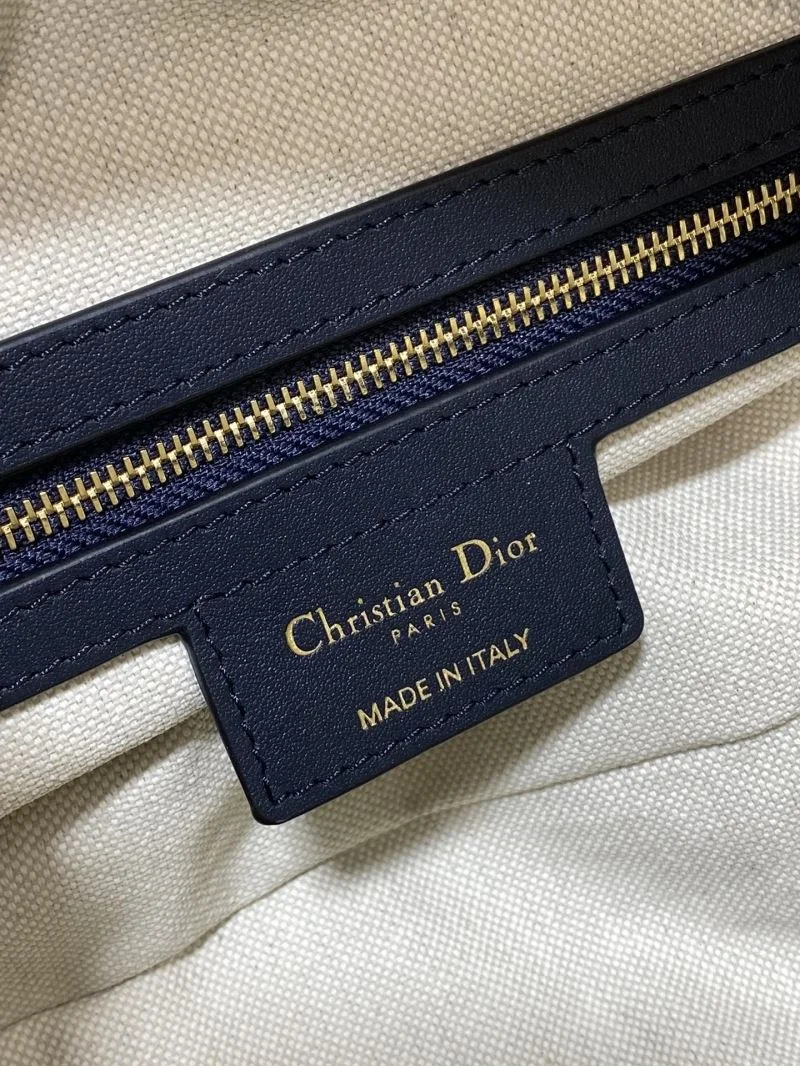 Tailored Christian Dior Hobo Bags 47570