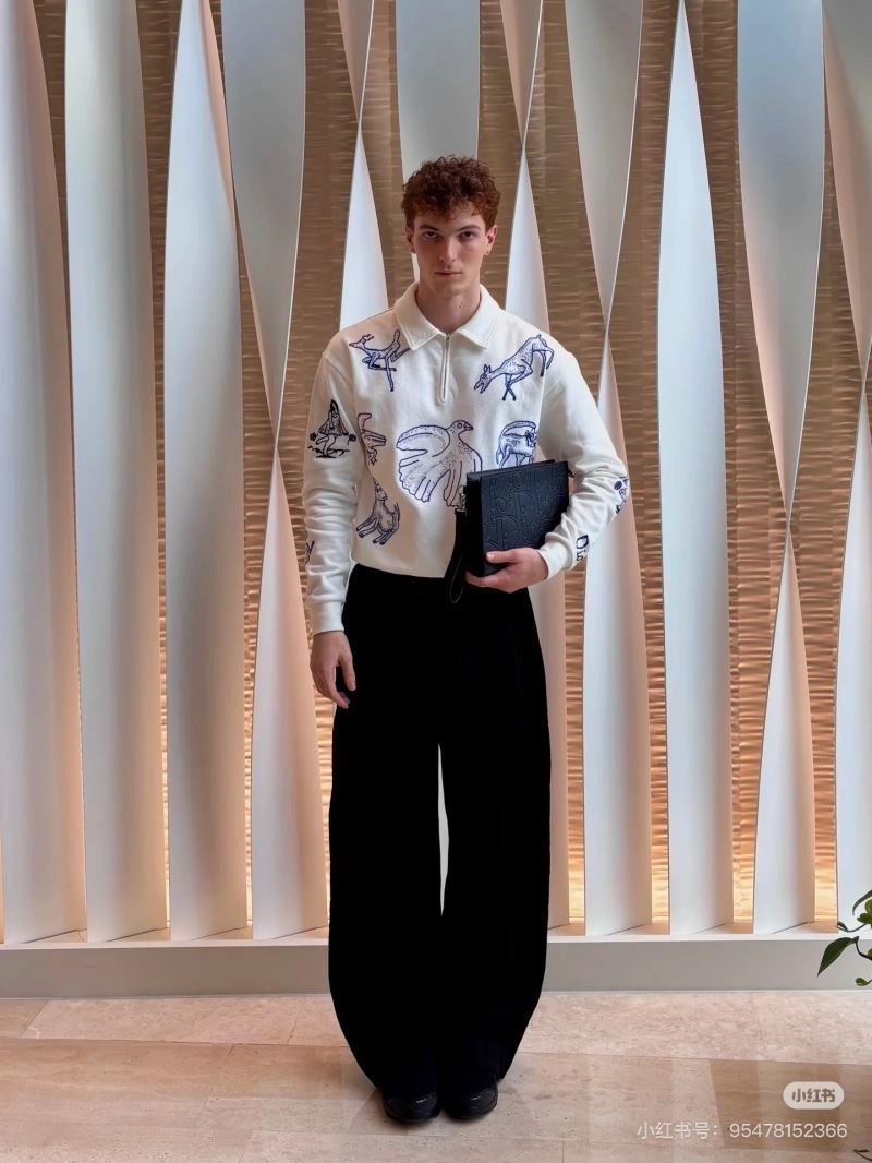 Effortless Christian Dior Hoodies 117598