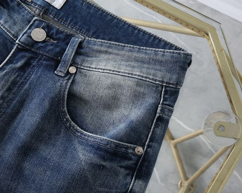 Bold Christian Dior Jeans 117251