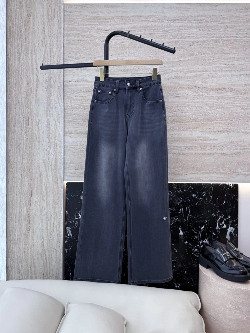 Trendsetting Christian Dior Jeans 113821