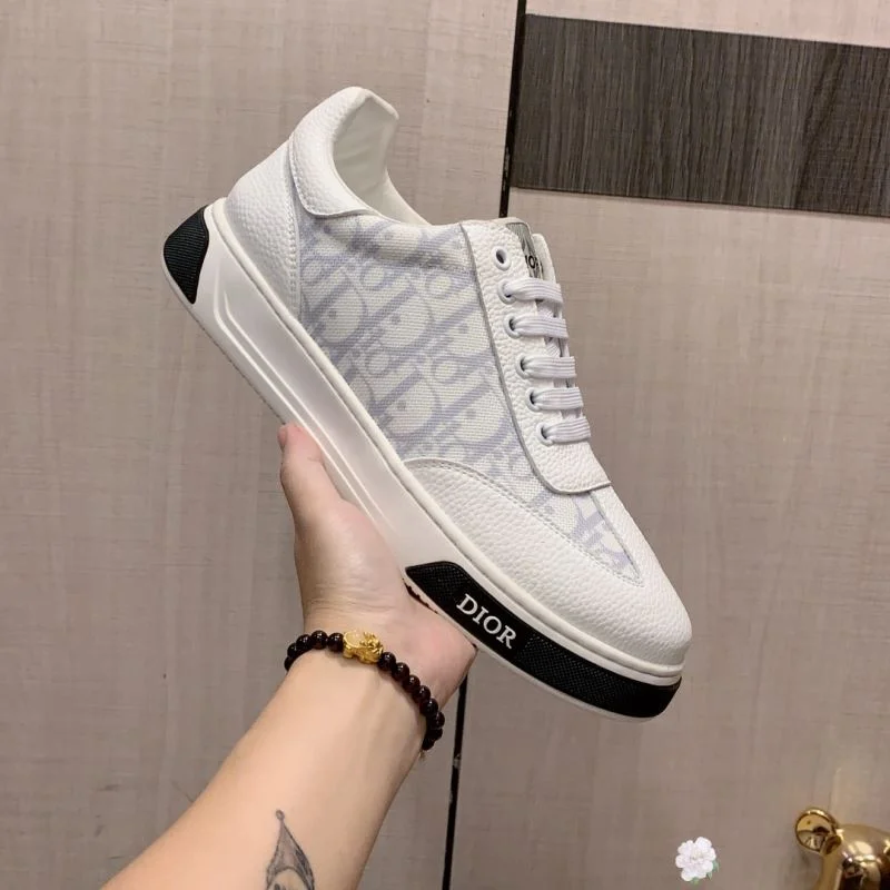 Timeless Christian Dior Low Shoes 20720