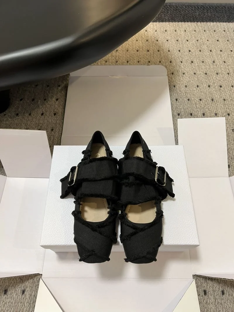 WaterResistant Christian Dior Low Shoes 21161