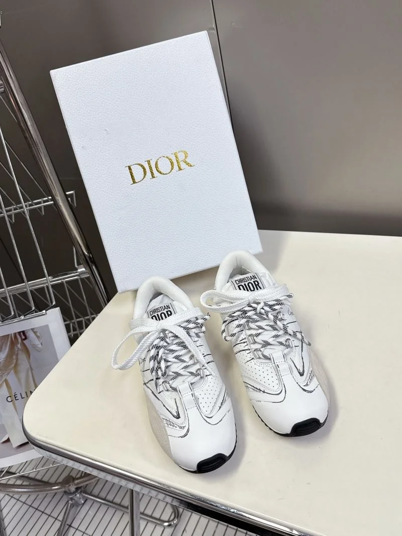 Timeless Christian Dior Low Shoes 21155
