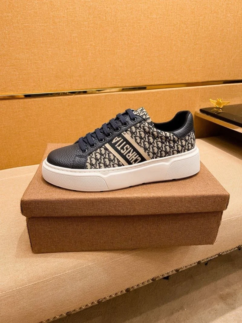 Trendsetting Christian Dior Low Shoes 22252