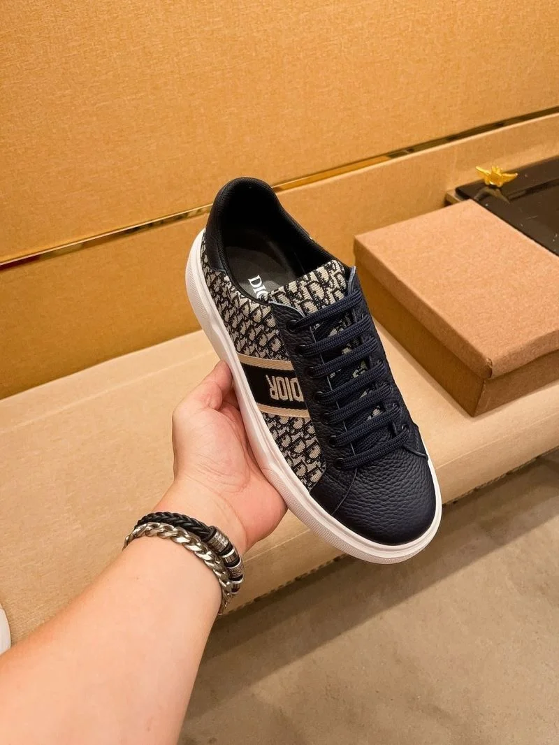 Trendsetting Christian Dior Low Shoes 22252