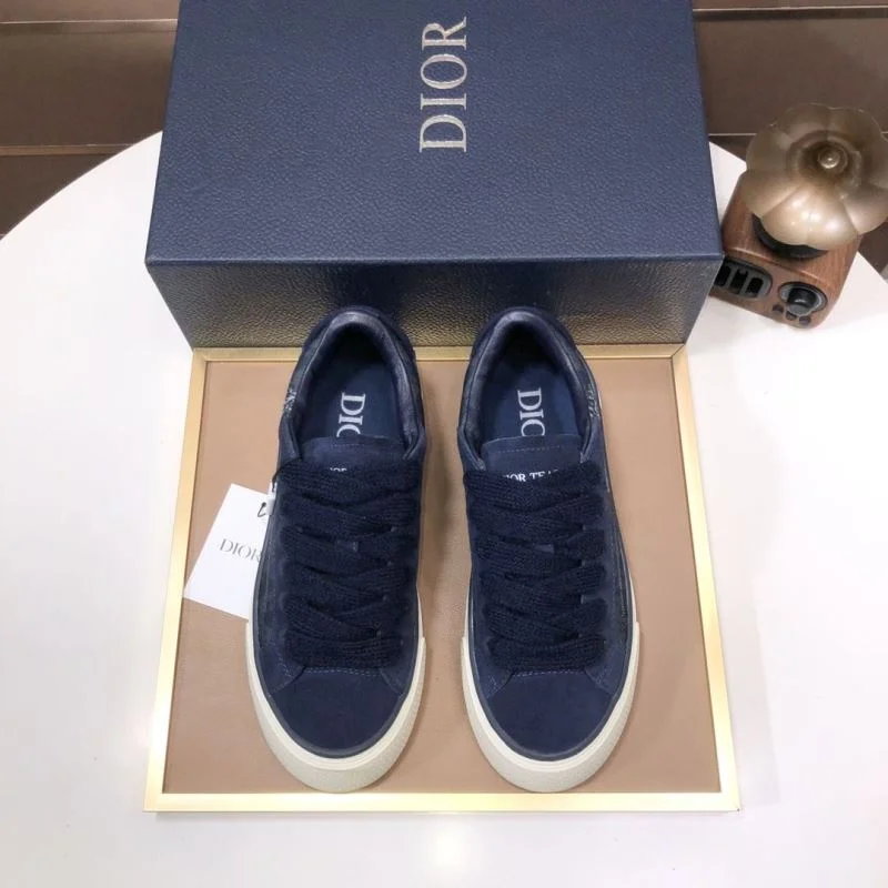 Elegant Christian Dior Low Shoes 22241