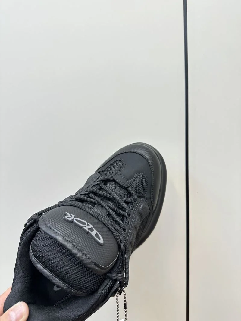 Bold Christian Dior Low Shoes 22574