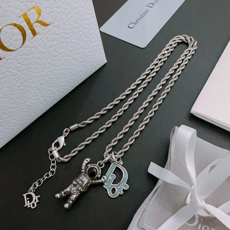 Resilient Christian Dior Necklaces 235771