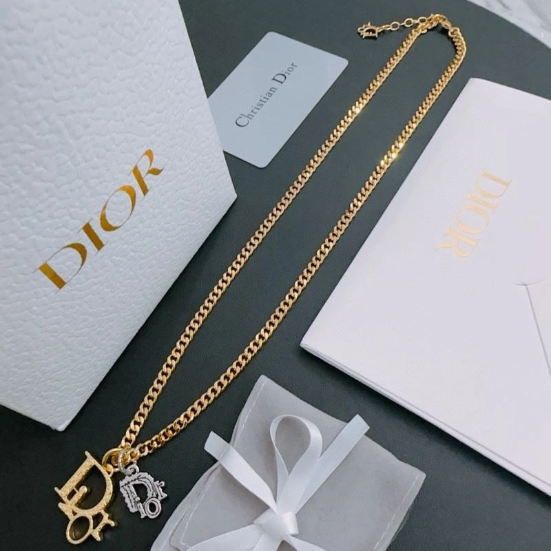 Resilient Christian Dior Necklaces 235751