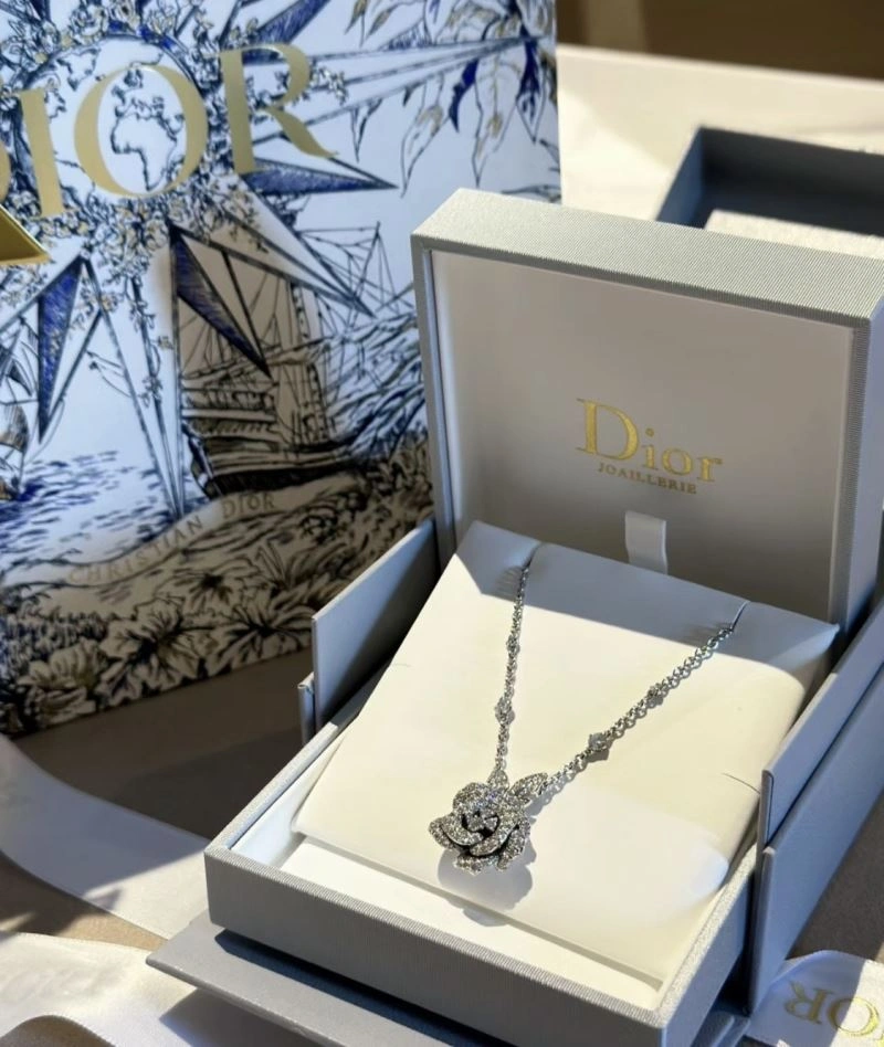 Christian Dior Necklaces Sophisticated 236257