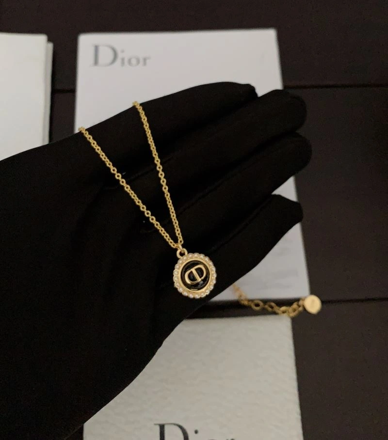 Elegant Christian Dior Necklaces 236158