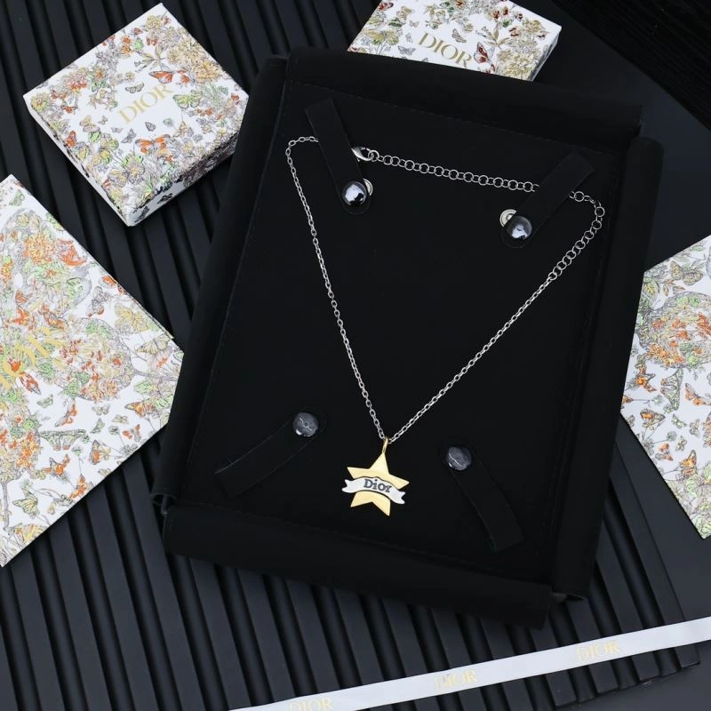 Supportive Christian Dior Necklaces 235499