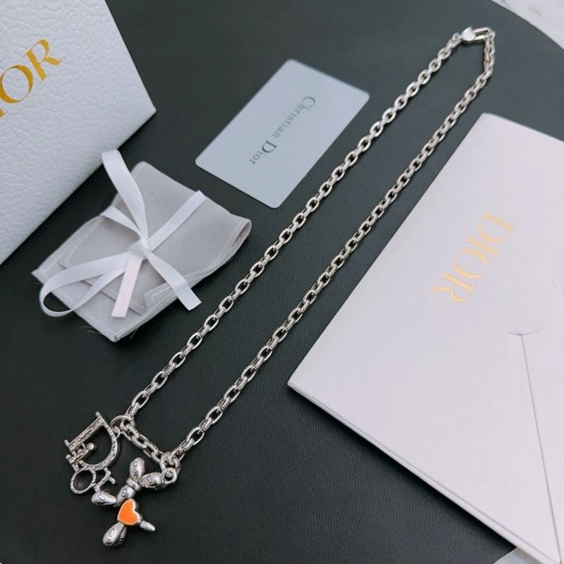 Effortless Christian Dior Necklaces 235244