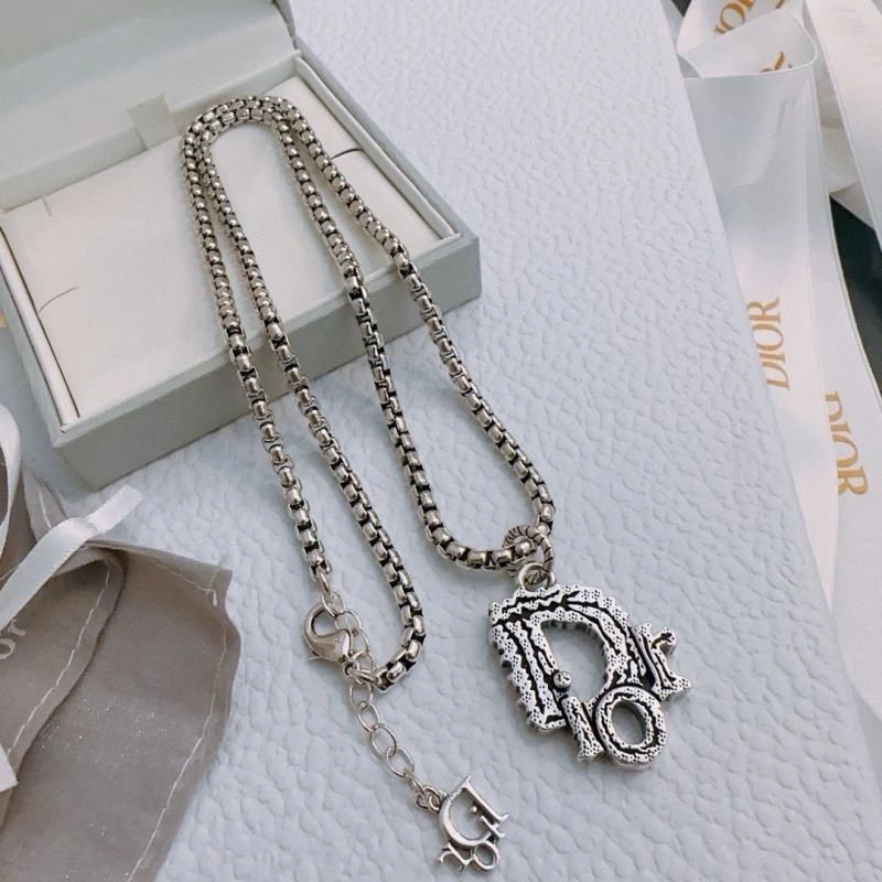 Minimalist Christian Dior Necklaces 235237