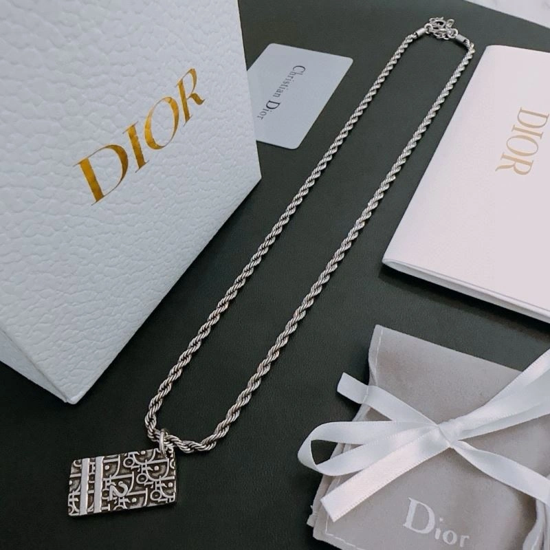 Sleek Christian Dior Necklaces 235202