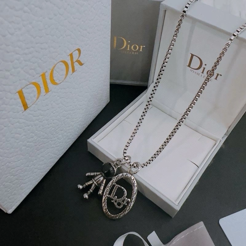 Compact Christian Dior Necklaces 235199