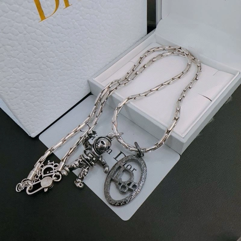 Supportive Christian Dior Necklaces 235200