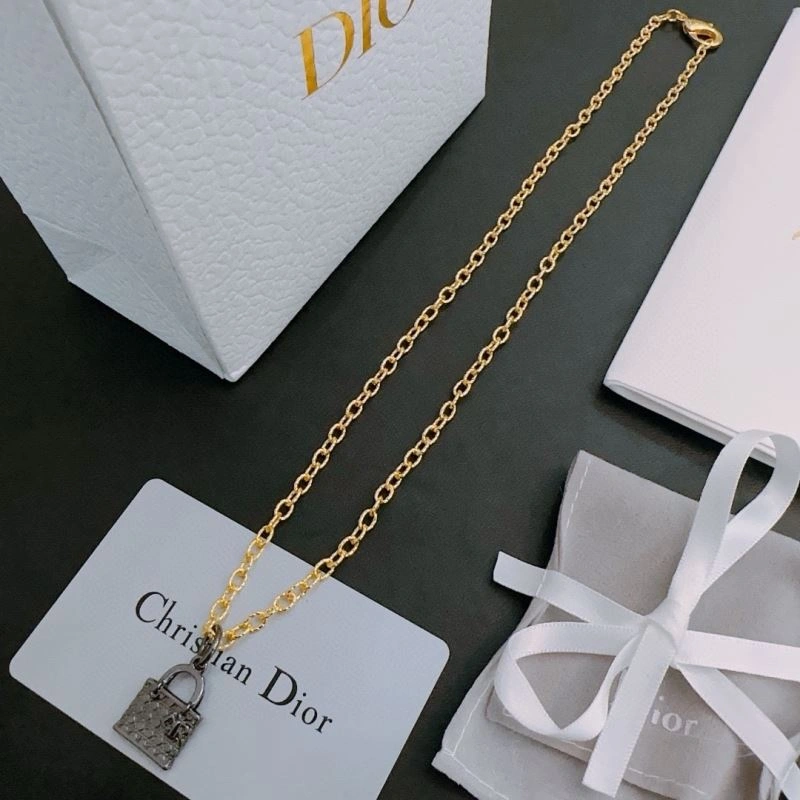 Christian Dior Necklaces Sleek 234857
