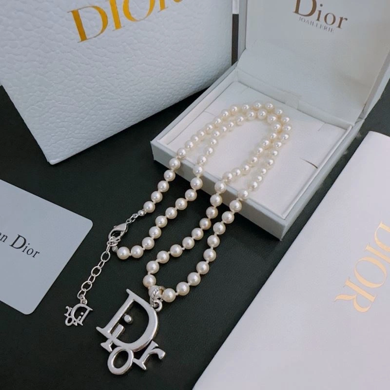 Supportive Christian Dior Necklaces 234710