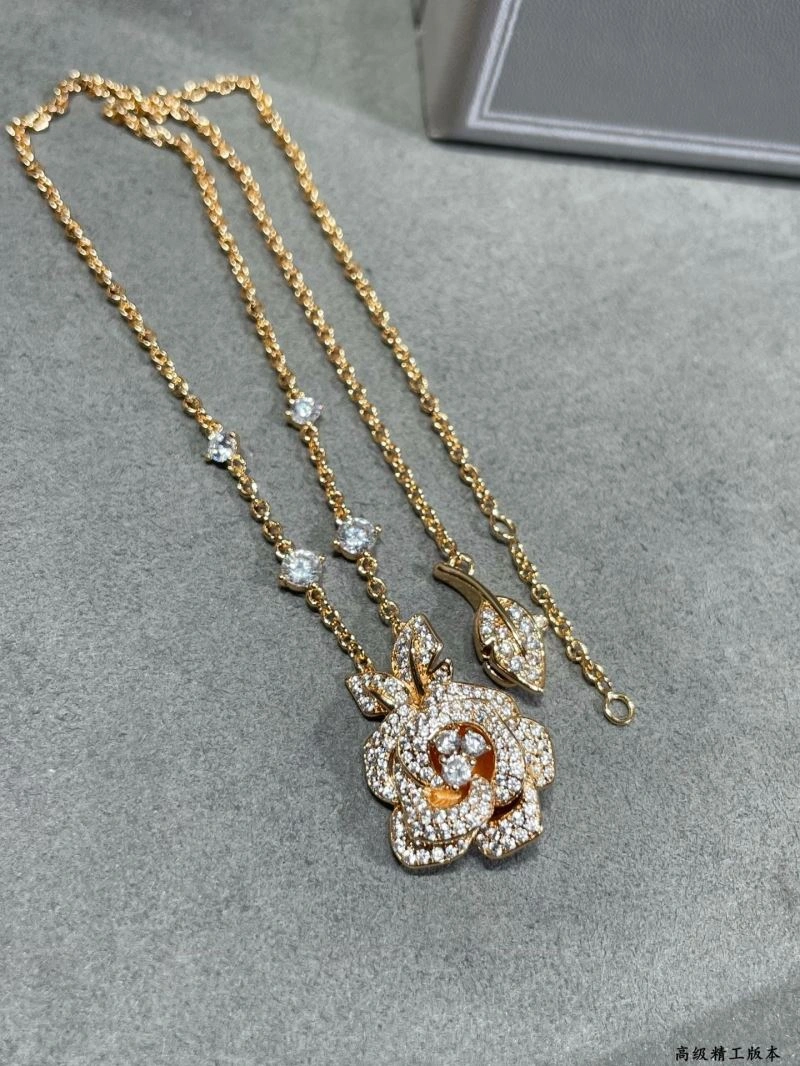 Christian Dior Necklaces Trendsetting 234397
