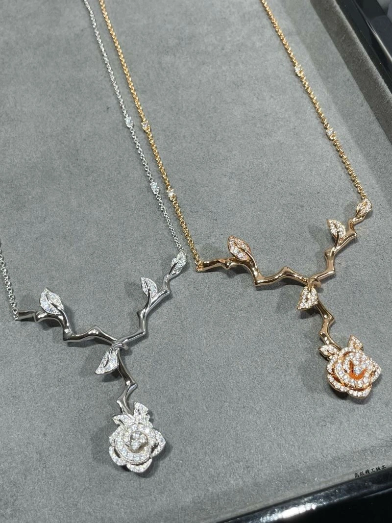 Tailored Christian Dior Necklaces 234398