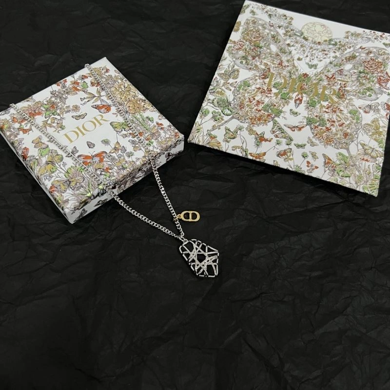 Christian Dior Necklaces Lightweight 234344