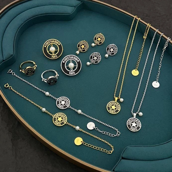 Christian Dior Necklaces Trendy 233814