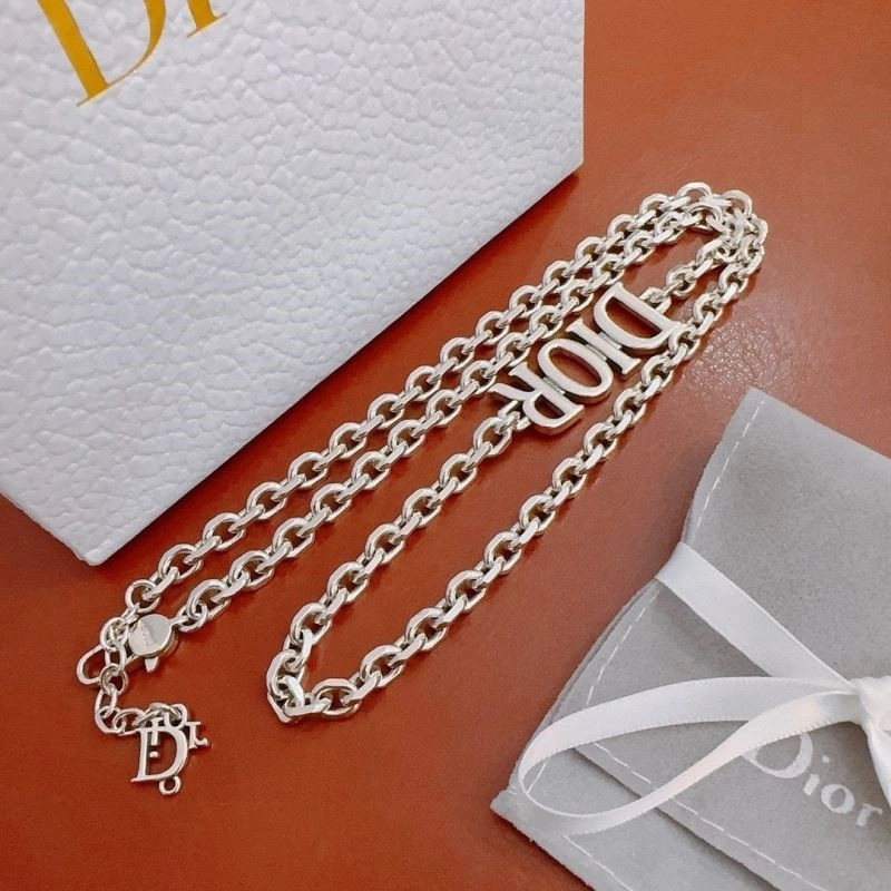 Timeless Christian Dior Necklaces 233754