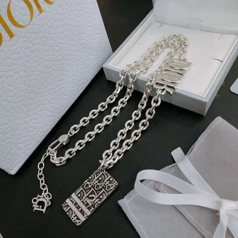 Reliable Christian Dior Necklaces 233370