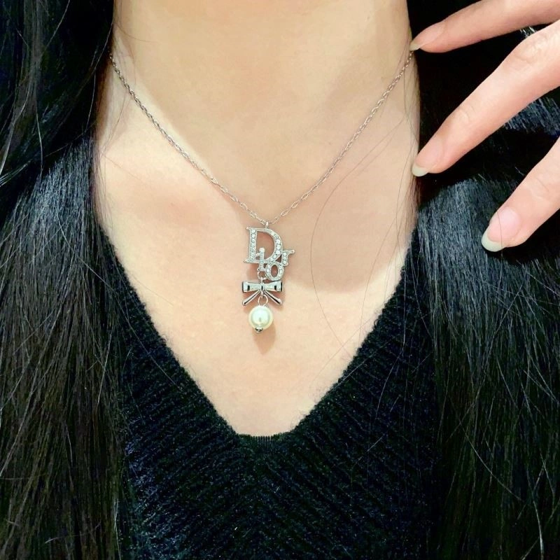 Comfortable Christian Dior Necklaces 233053