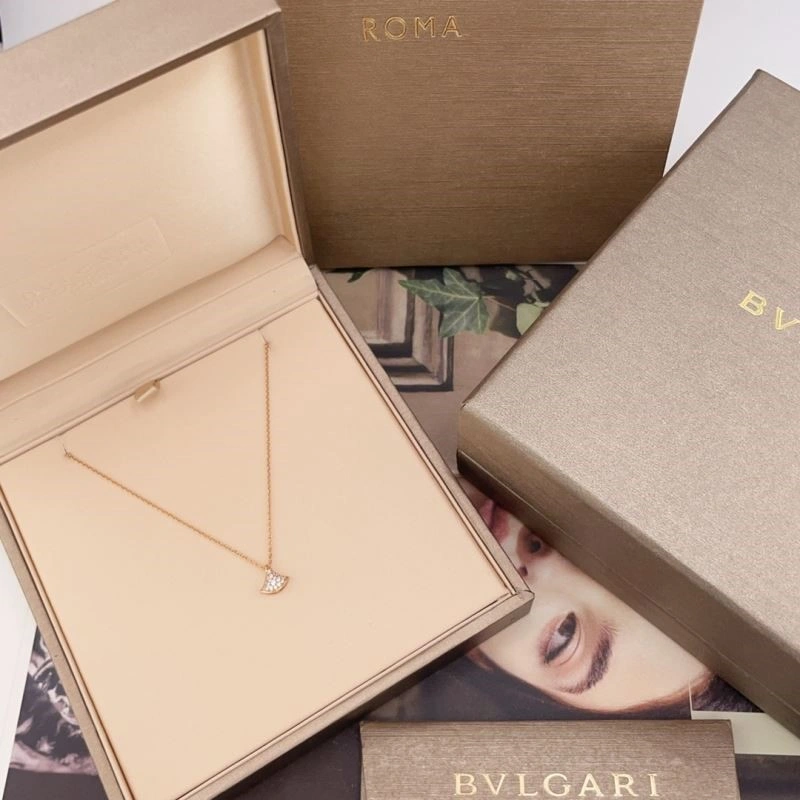 Snug Christian Dior Necklaces 233042