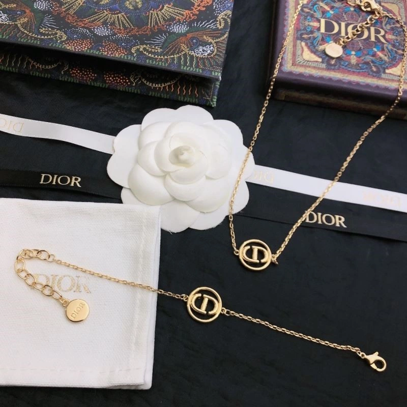 Durable Christian Dior Necklaces 233028