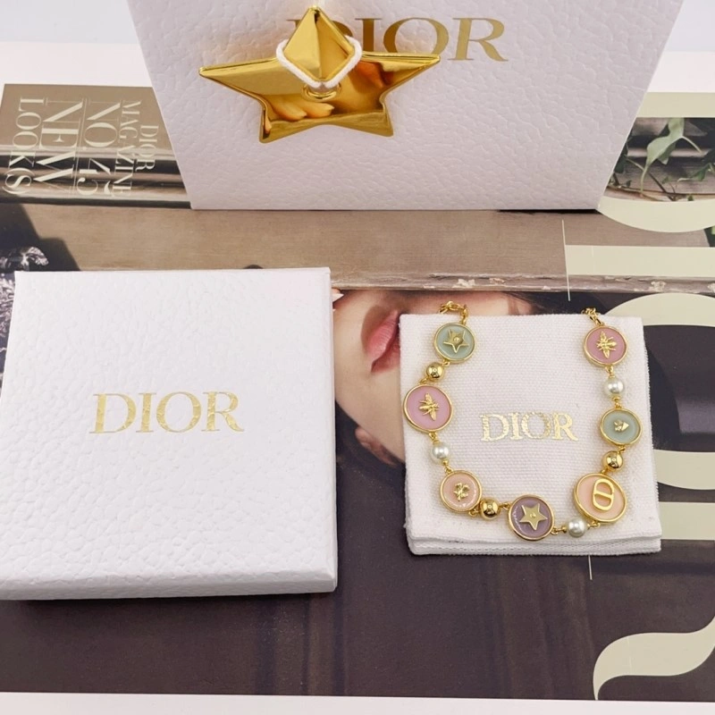 Versatile Christian Dior Necklaces 232990