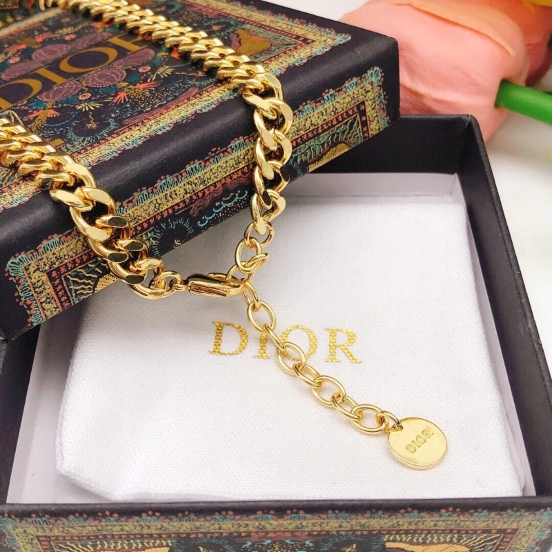 Effortless Christian Dior Necklaces 232521