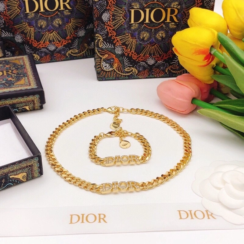 Effortless Christian Dior Necklaces 232521