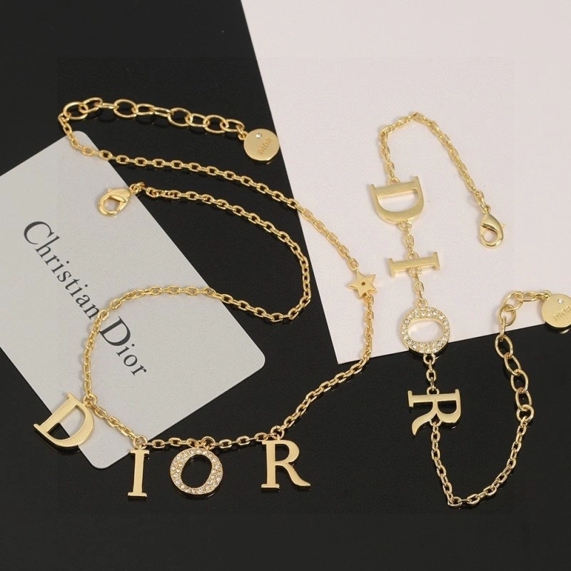 Sustainable Christian Dior Necklaces 232487