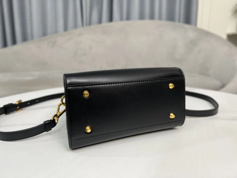 Christian Dior Other Bags Sleek 70687